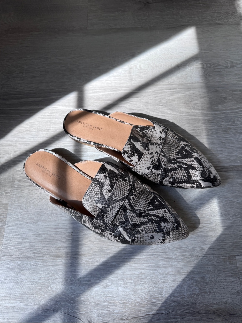 American Eagle Outfitters Black & White Snake-Print Pointed Mules